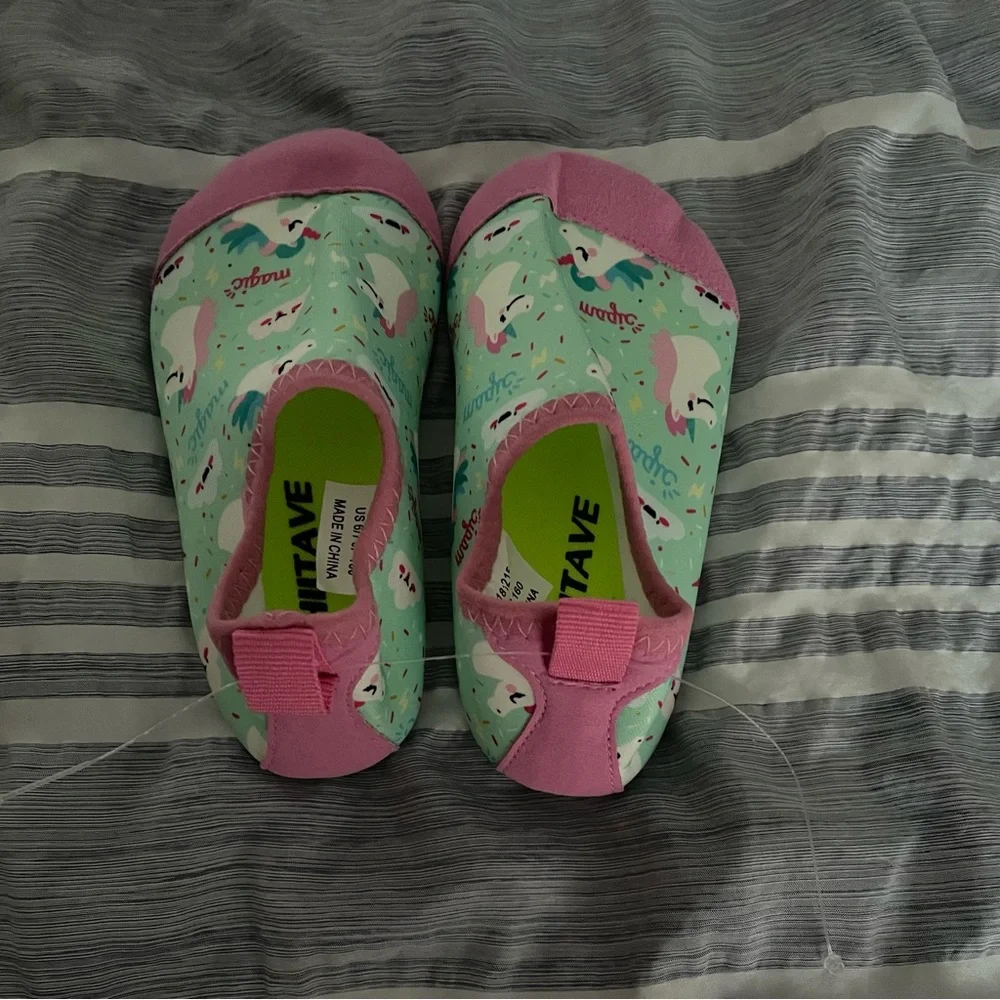 HIITAVE Toddler New Mint/Pink/Unicorn water‎ shoes. Size 6-7, brand new. No tags